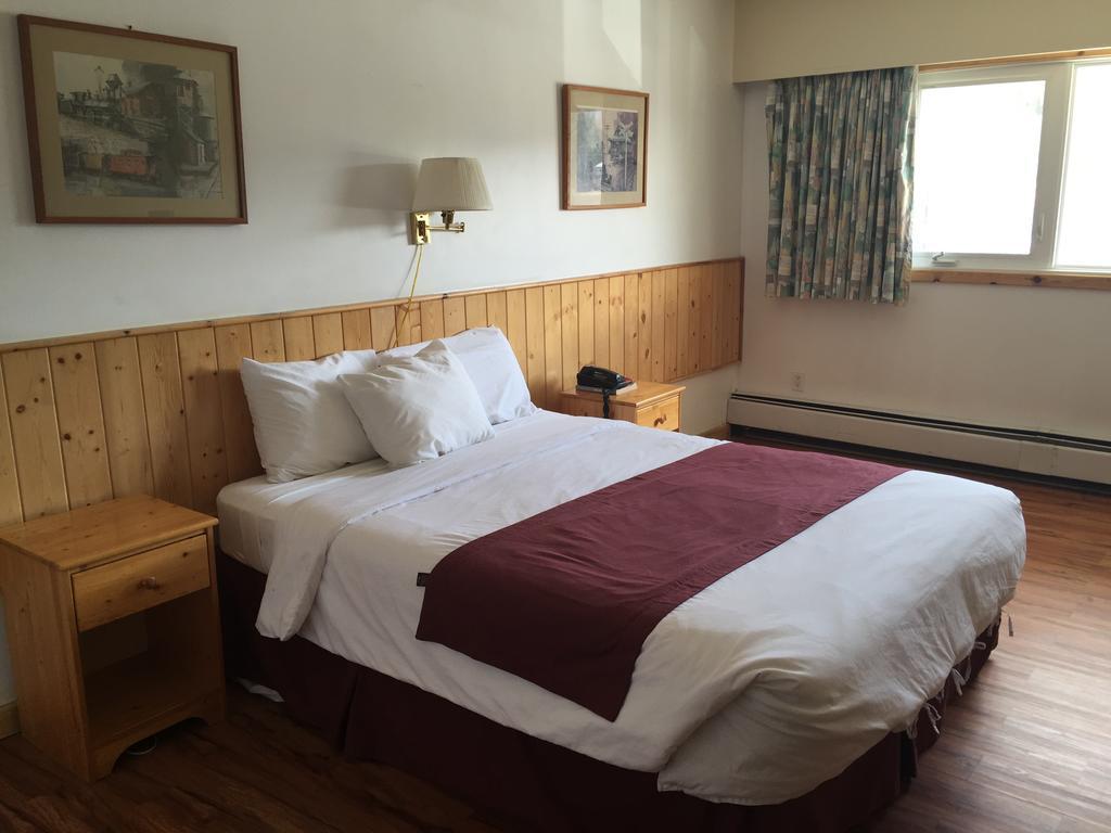 Canadas Best Value Inn- Riverview Hotel Whitehorse Exteriör bild