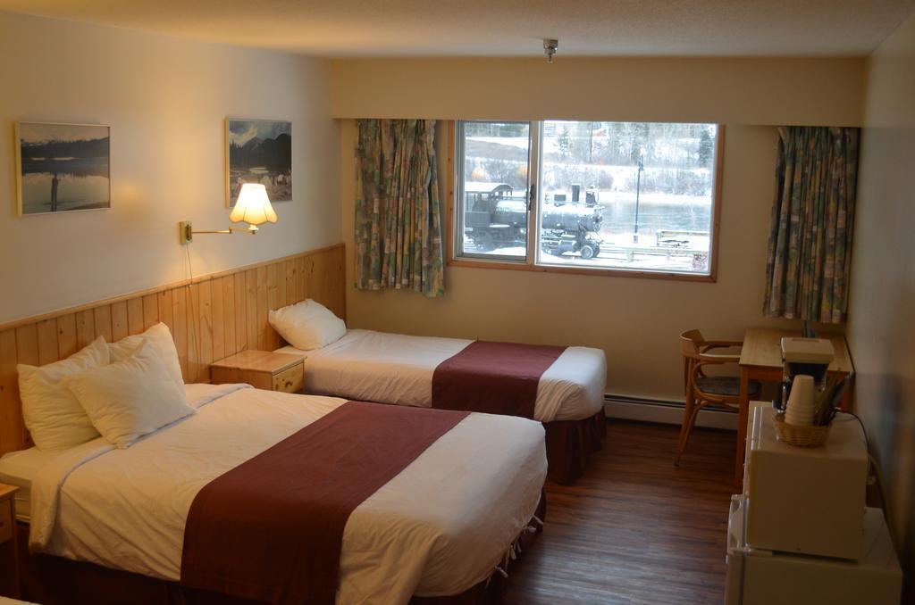 Canadas Best Value Inn- Riverview Hotel Whitehorse Exteriör bild