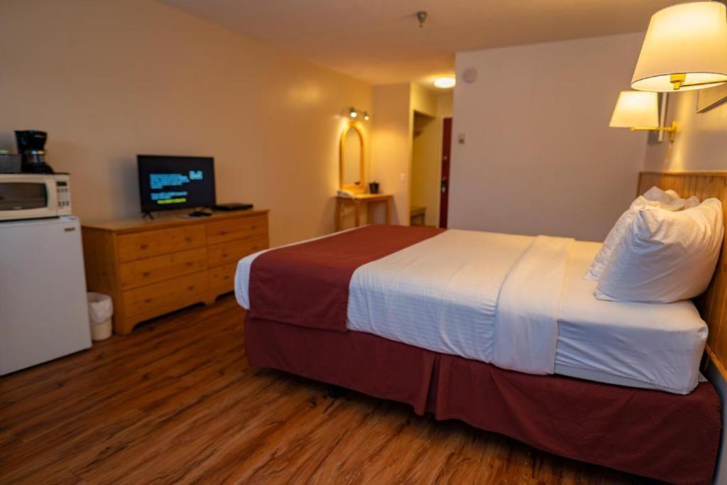 Canadas Best Value Inn- Riverview Hotel Whitehorse Exteriör bild