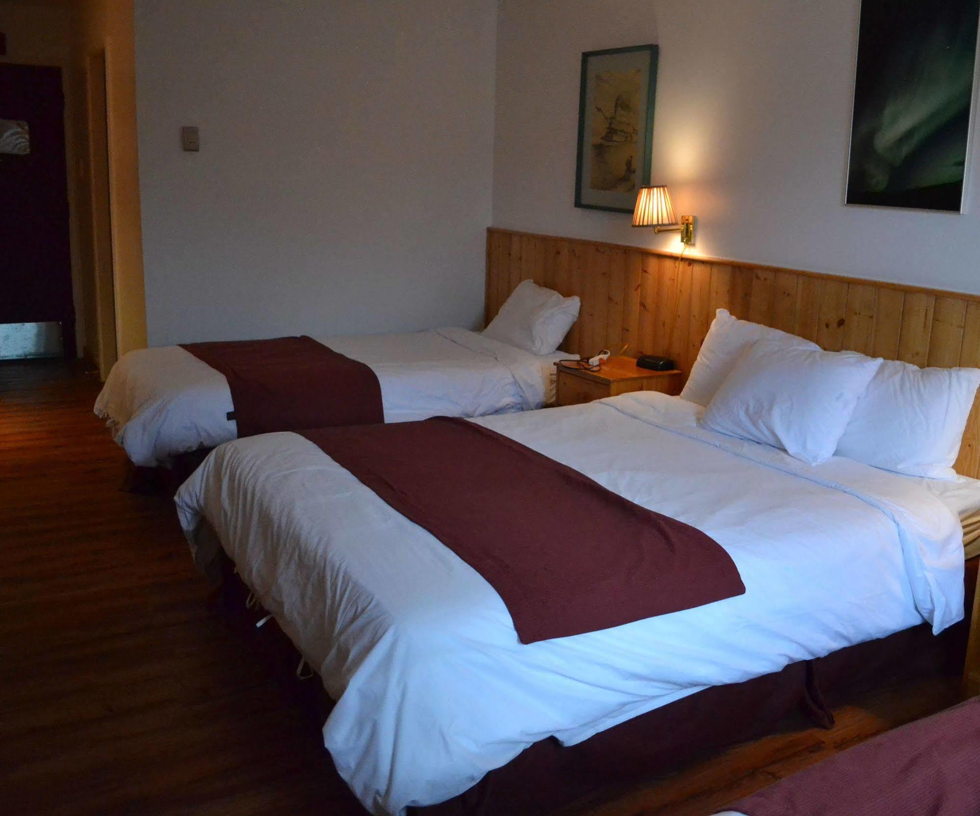 Canadas Best Value Inn- Riverview Hotel Whitehorse Exteriör bild